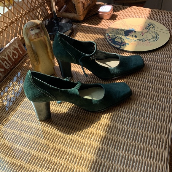 Bandolino Forest green comfy suede shoes - Picture 4 of 6